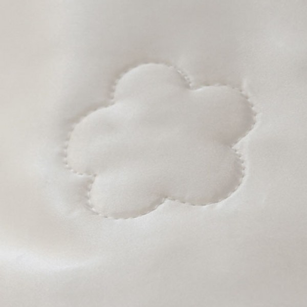 The silk duvet is beautifully stitched with a blossom pattern