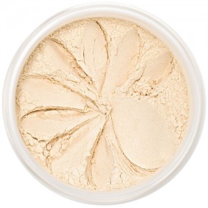 Illuminating shimmer suitable for all skin tones.